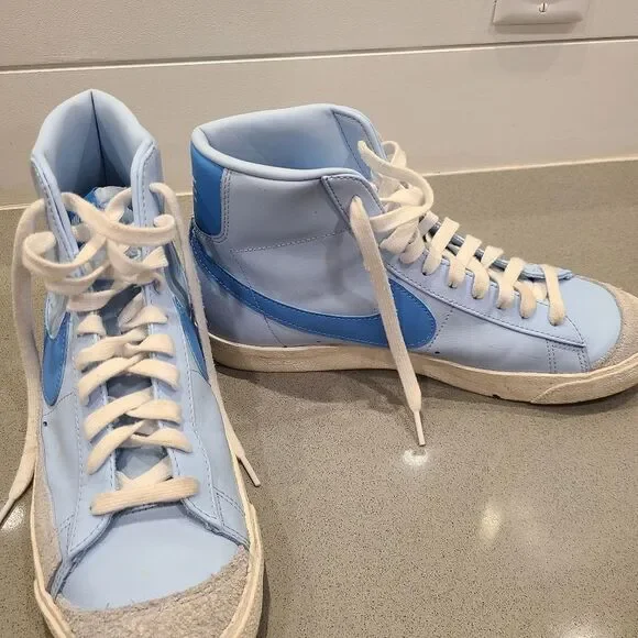 Nike High-Top Sneakers Blaxer Mid Light Blue and White - Picture 2 of 6
